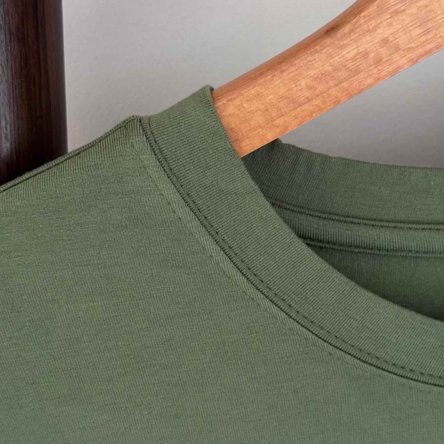 Neck seam and stitchwork of Everyday Bamboo Crew Neck Shirt | Olive Green - Robumi Lifestyle
