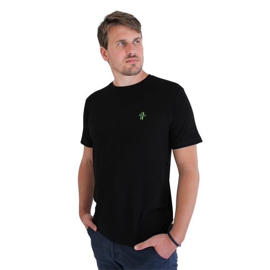 Model wearing Everyday Bamboo crew neck Shirt | Pitch Black - Robumi 