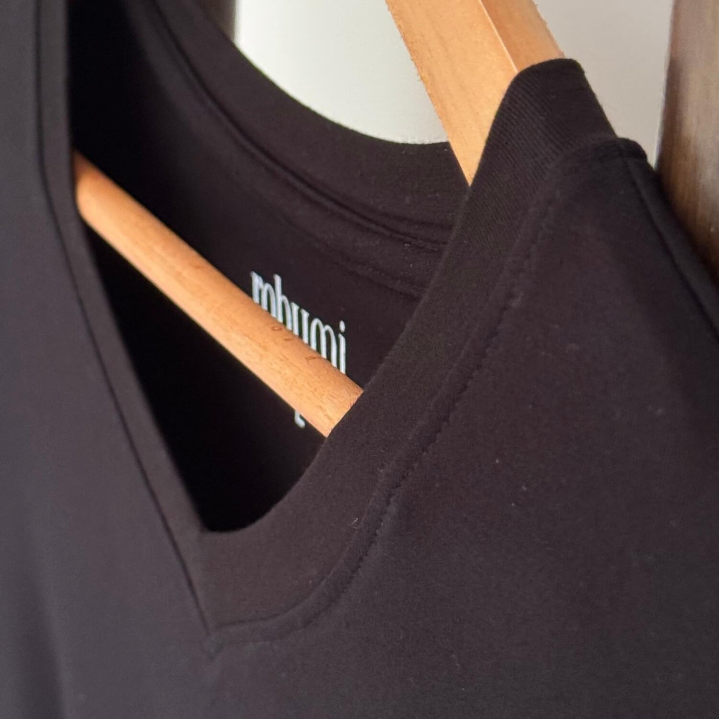 Close up of neck seam of Everyday Bamboo V-neck Shirt | Pitch Black - Robumi Lifestyle